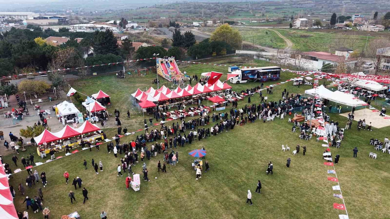 SÜLEYMANPAŞA İLÇESİNDE DÜZENLENEN 2. HAMSİ VE MIHLAMA FESTİVALİ’NİN İLK GÜNÜNDE YAKLAŞIK 1 TON...