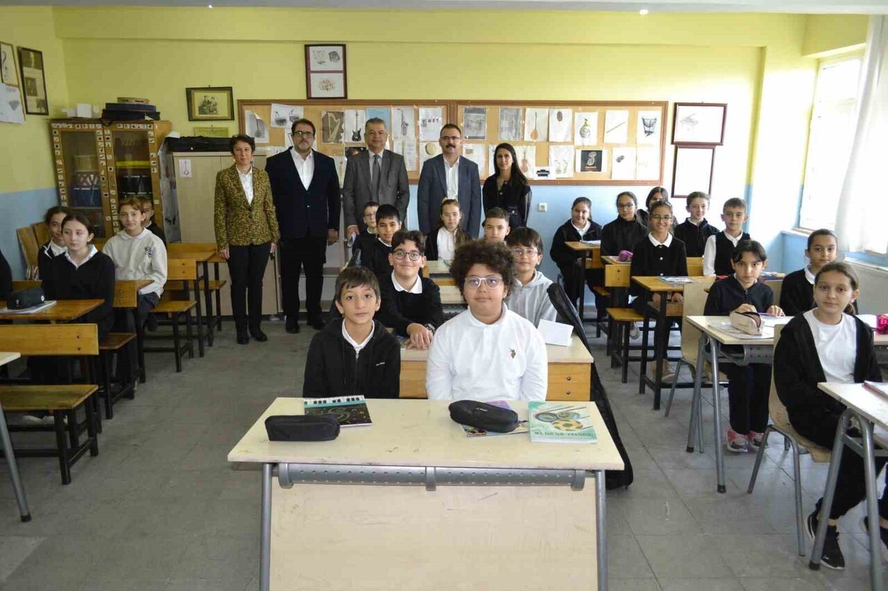 SULTANHİSAR KAYMAKAMI ALİ EKBER ATEŞ ATÇA HADILOĞLU İBRAHİM UZUNIRMAK ORTAOKULU’NU ZİYARET EDEREK...