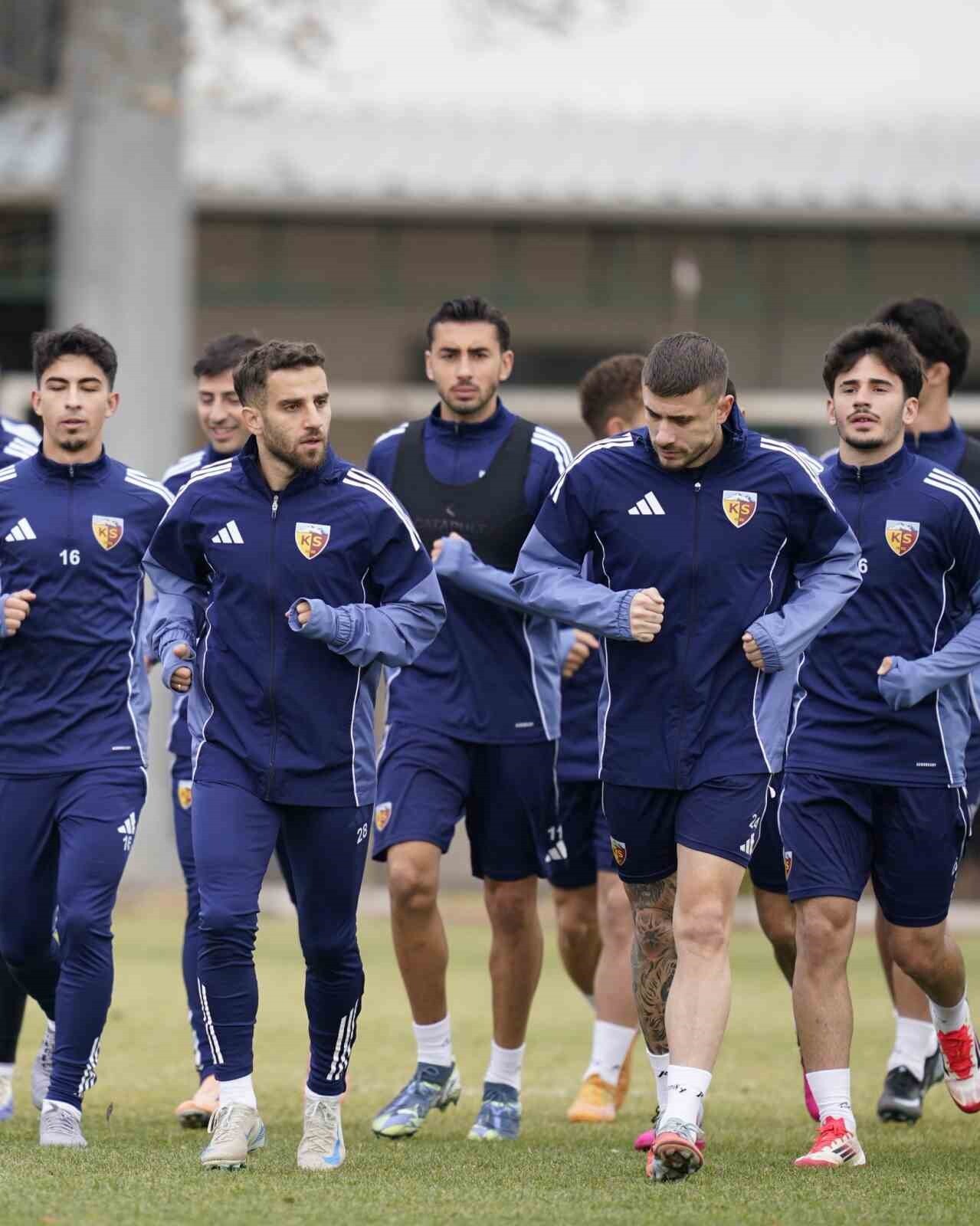 SÜPER LİG EKİPLERİNDEN KAYSERİSPOR, SAHASINDA OYNAYACAĞI ALANYASPOR MAÇINDA 7 FUTBOLCUSUNDAN...