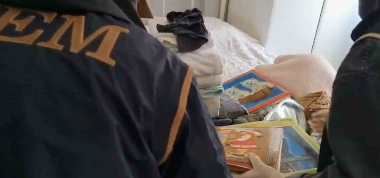 ŞÜPHELİLERİN İKAMETLERİNDE YAPILAN ARAMALARDA YASAKLI KİTAPLAR, PROPAGANDA İÇERİKLİ CD'LER İLE ÇOK...