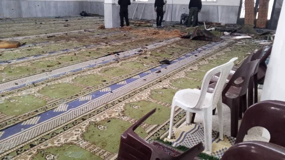 SURİYE'NİN HUMUS ŞEHRİNDEKİ BİR CAMİDE MEYDANA GELEN PATLAMADA 3 KİŞİNİN HAYATINI KAYBETTİĞİ, 5...