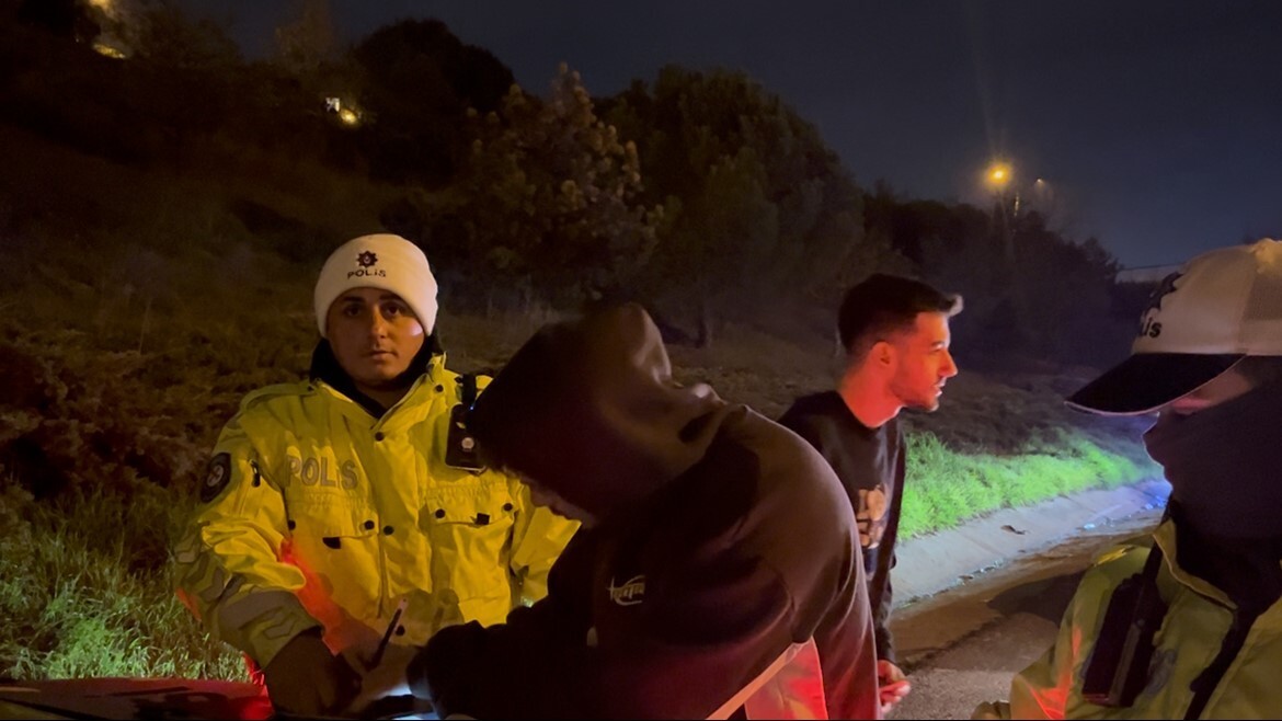 SÜRÜCÜ DEĞİŞİKLİĞİ POLİSİN GÖZÜNDEN KAÇMADI