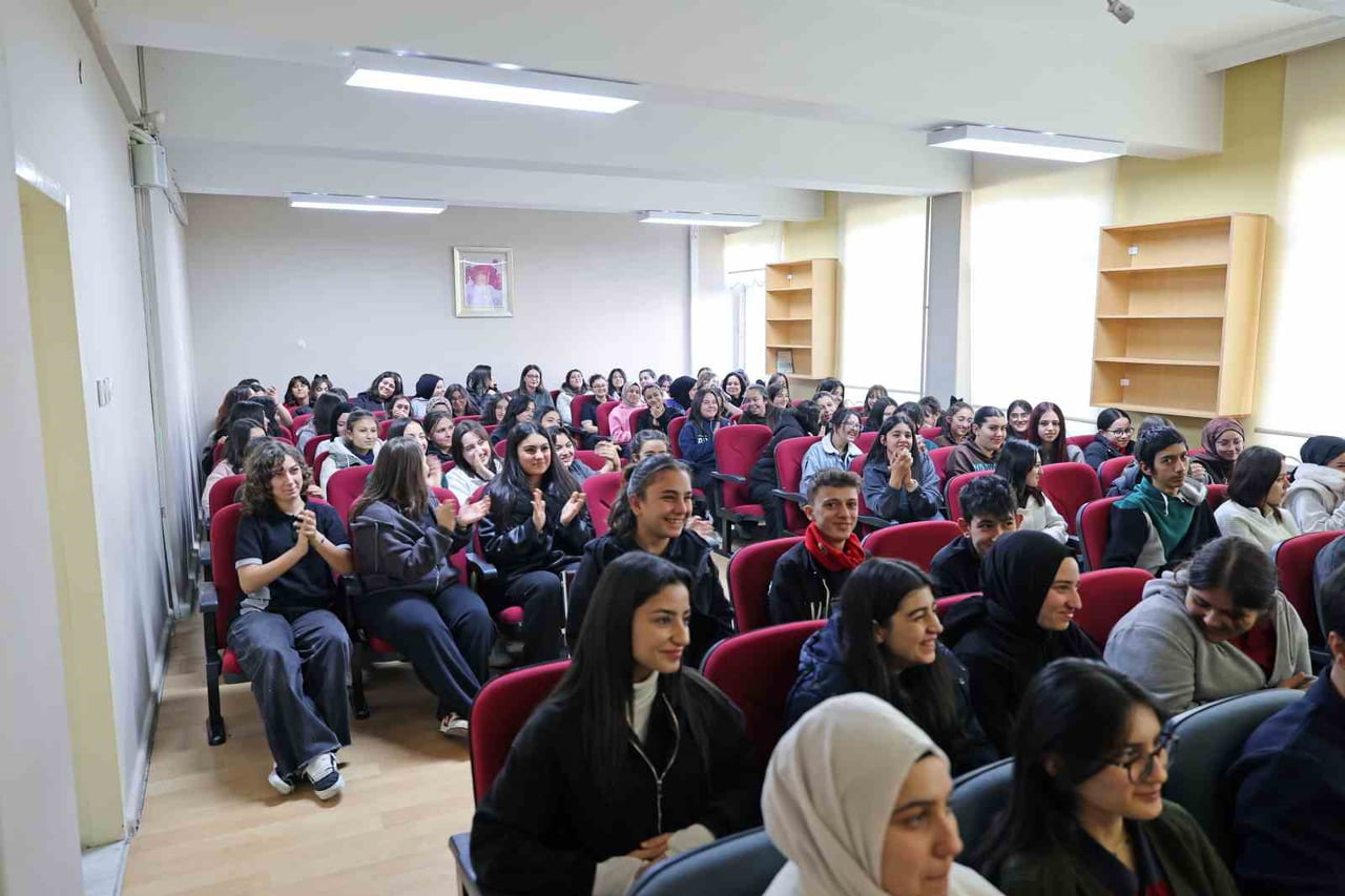 TALAS BELEDİYE BAŞKANI MUSTAFA YALÇIN; BELSİN ÇOK PROGRAMLI ANADOLU LİSESİ’NDE DÜZENLENEN...