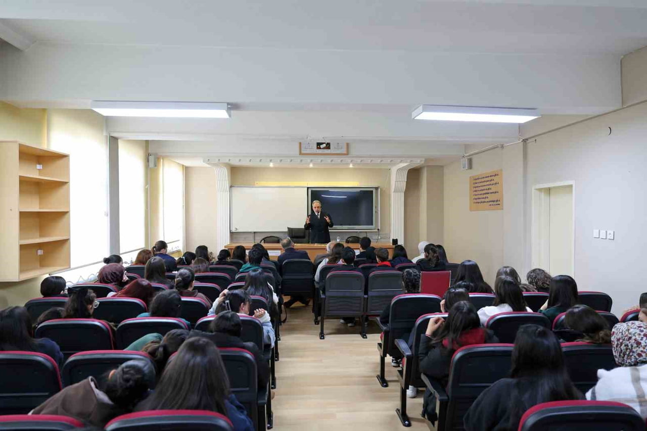 TALAS BELEDİYE BAŞKANI MUSTAFA YALÇIN; BELSİN ÇOK PROGRAMLI ANADOLU LİSESİ’NDE DÜZENLENEN...