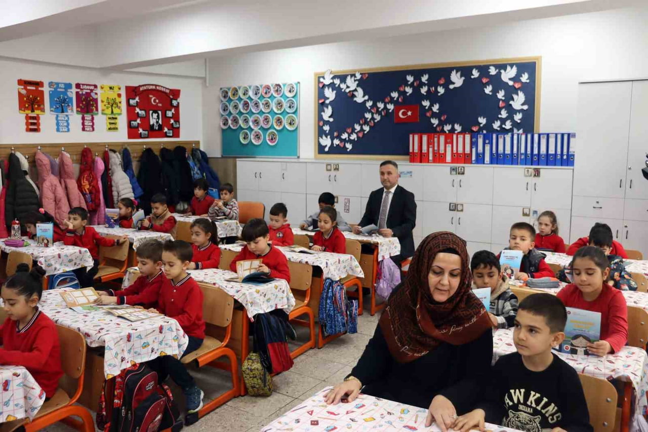 TALAS İLÇESİNDEKİ FATMA ZEHRA DÜLGEROĞLU İLKOKULU'NDA TANITIM PROGRAMI DÜZENLENDİ
