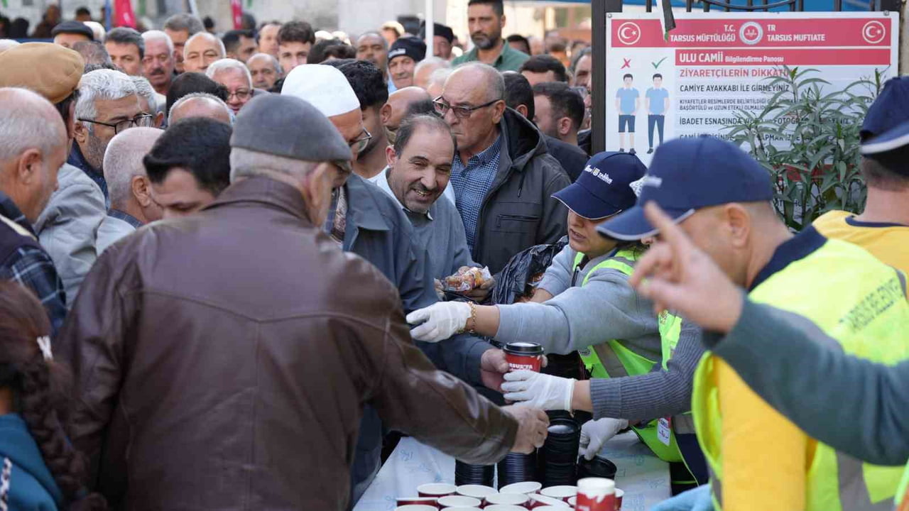 TARSUS BELEDİYESİ, KIŞ AYLARINDA SOSYAL DAYANIŞMAYI GÜÇLENDİRMEK AMACIYLA SICAK ÇORBA İKRAMI...