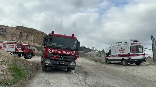 Taş ocağında kamyon devrildi, sürücüsü hayatını kaybetti