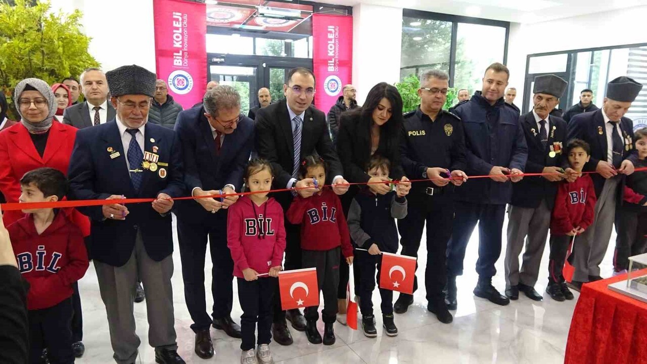 TAVŞANLI'DA ÇANAKKALE RUHU SERGİYLE CANLANDI