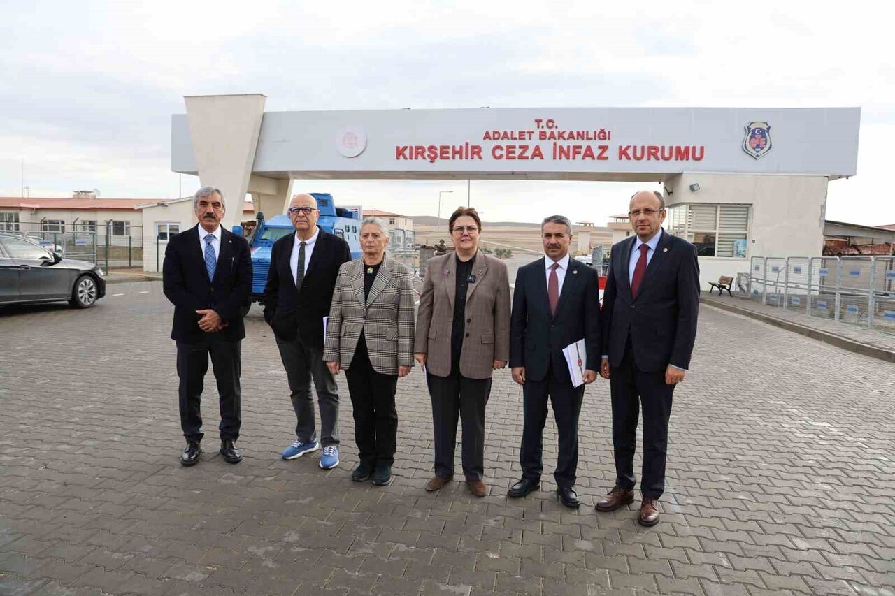 TBMM İNSAN HAKLARINI İNCELEME KOMİSYONU BAŞKANI DERYA YANIK VE KOMİSYON ÜYELERİ, KIRŞEHİR YÜKSEK...