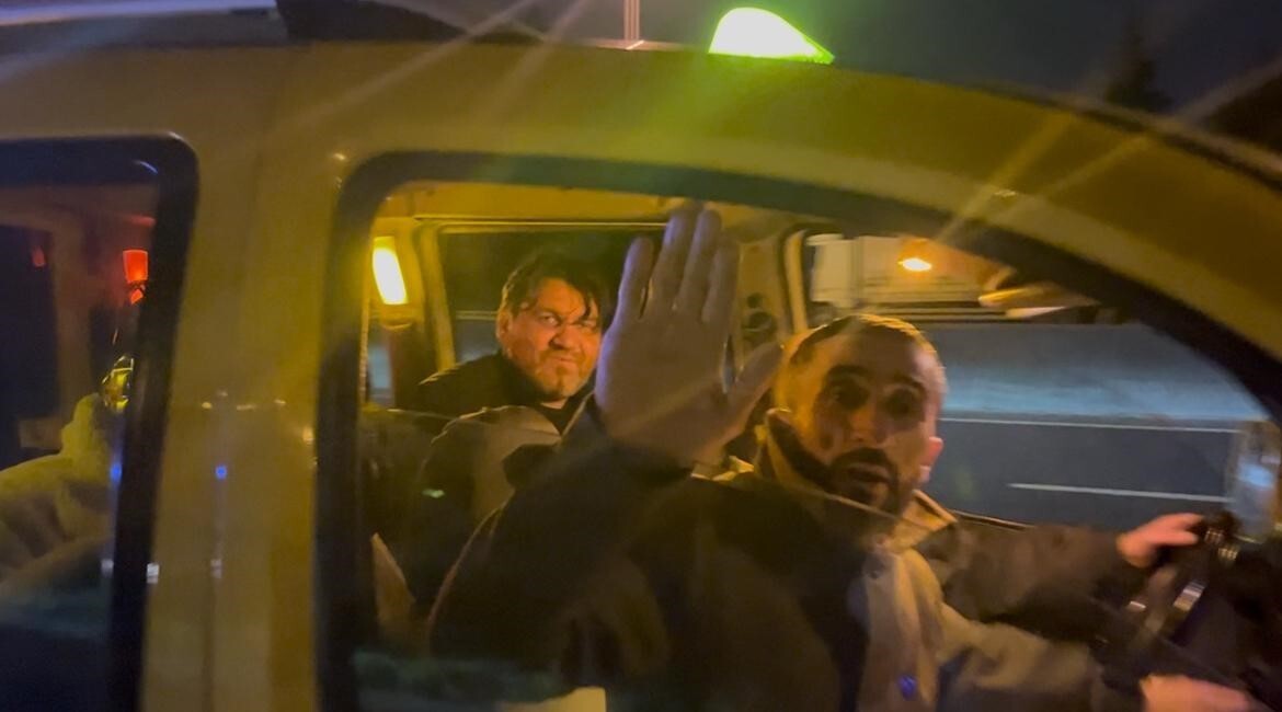 TEKİRDAĞ'DA GÜLÜMSETEN ANLAR: ARABASIZ KALDI, NEŞESİNİ HİÇ BOZMADI  DİREKSİYONDAN MEN EDİLEN...