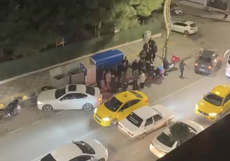 TEKİRDAĞ'IN KAPAKLI İLÇESİNDEKİ BULVARDAN CADDEYE DÖNMEK İSTEYEN OTOMOBİL İLE MOTOSİKLETİN...