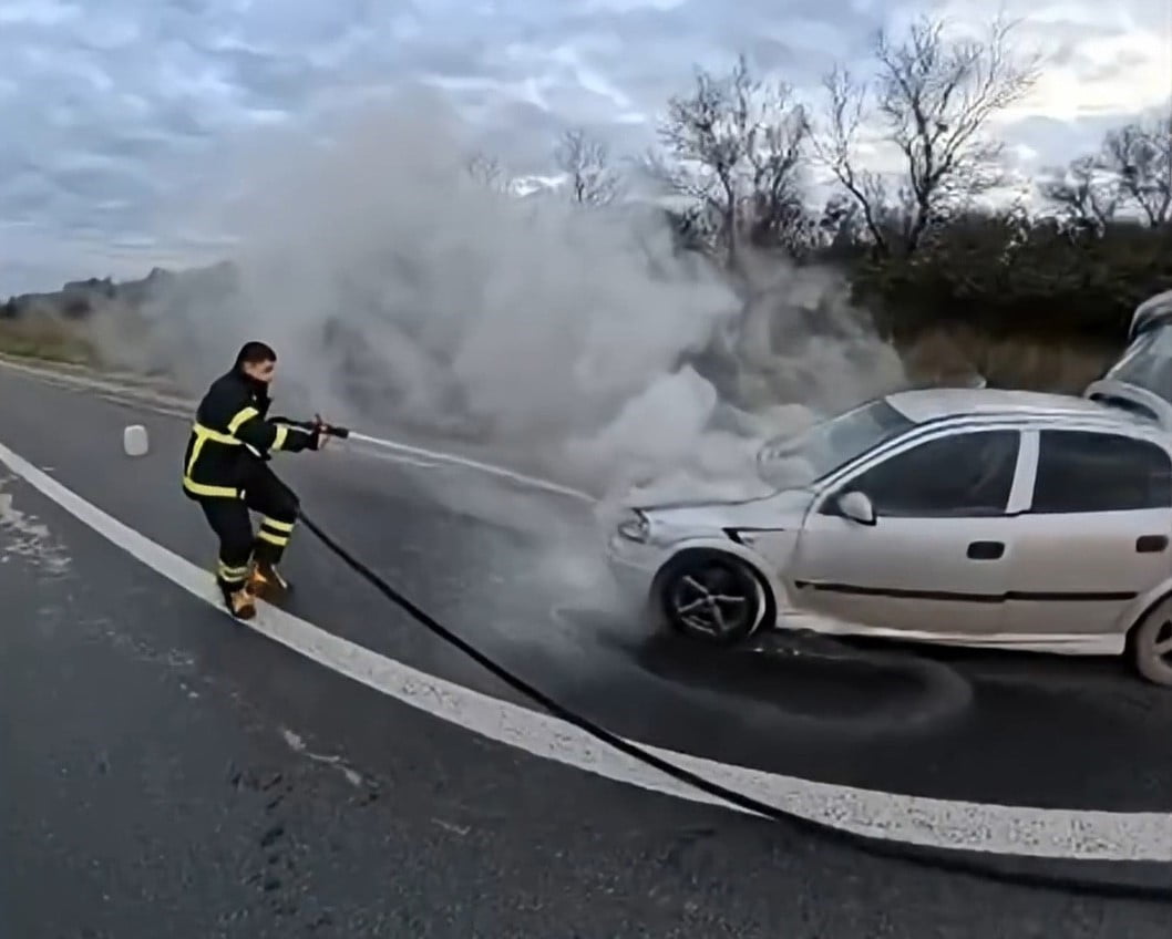 TEKİRDAĞ İLE KIRKLARELİ İL SINIRINDA SEYİR HALİNDEKİ BİR ARAÇTA ÇIKAN YANGINA EKİPLER EN KISA...