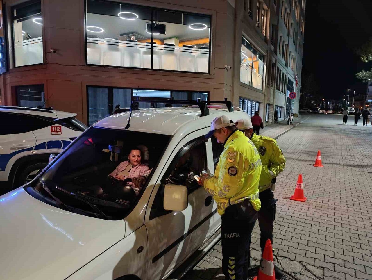 TEKİRDAĞ MERKEZ SÜLEYMANPAŞA İLÇESİNDE, TRAFİK YOĞUNLUĞUNUN YÜKSEK OLDUĞU DEĞİRMENALTI CADDESİ'NDE...
