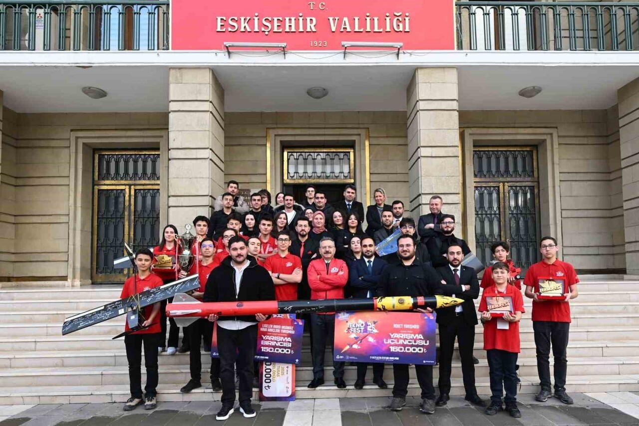 TEKNOFEST 2025 KAPSAMINDA İSTANBUL’DA DÜZENLENEN YARIŞMALARDA DERECE ELDE EDEN ESKİŞEHİRLİ...