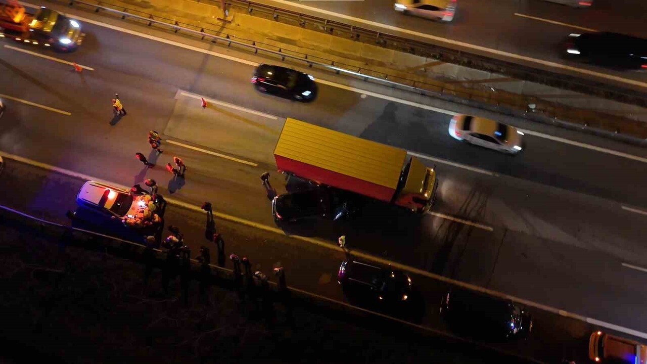 TEM OTOYOLU ANKARA İSTİKAMETİNDE SEYİR HALİNDEKİ BİR OTOMOBİLİN CİPE ÇARPIP KAÇMASIYLA BAŞLAYAN...