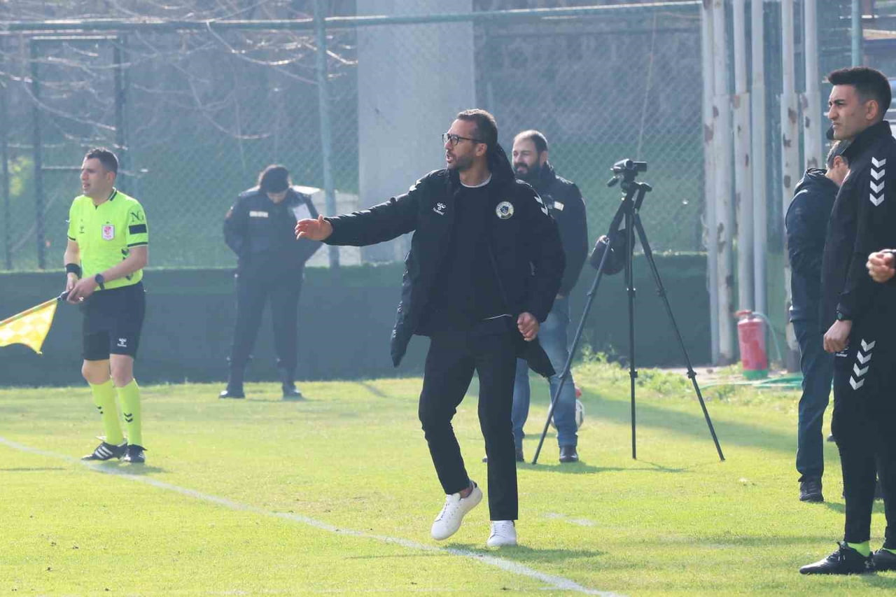 TFF 2. LİG KIRMIZI GRUP 17. HAFTA MÜCADELESİNDE MENEMEN FK, EVİNDE KARŞILAŞTIĞI 1461 TRABZON FK...