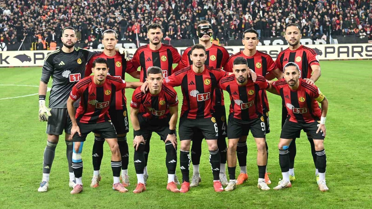 TFF 3. LİG 4. GRUP 12. HAFTASINDA ESKİŞEHİRSPOR, SAHASINDA KARŞILAŞTIĞI KARŞIYAKA’YI 3-0 MAĞLUP...