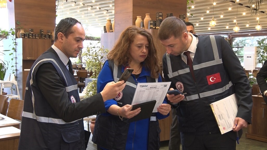 TİCARET BAKANLIĞI EKİPLERİ, RESTORAN VE KAFELERDE, TARİFE VE FİYAT LİSTELERİNİN GÖRÜNÜR ŞEKİLDE...