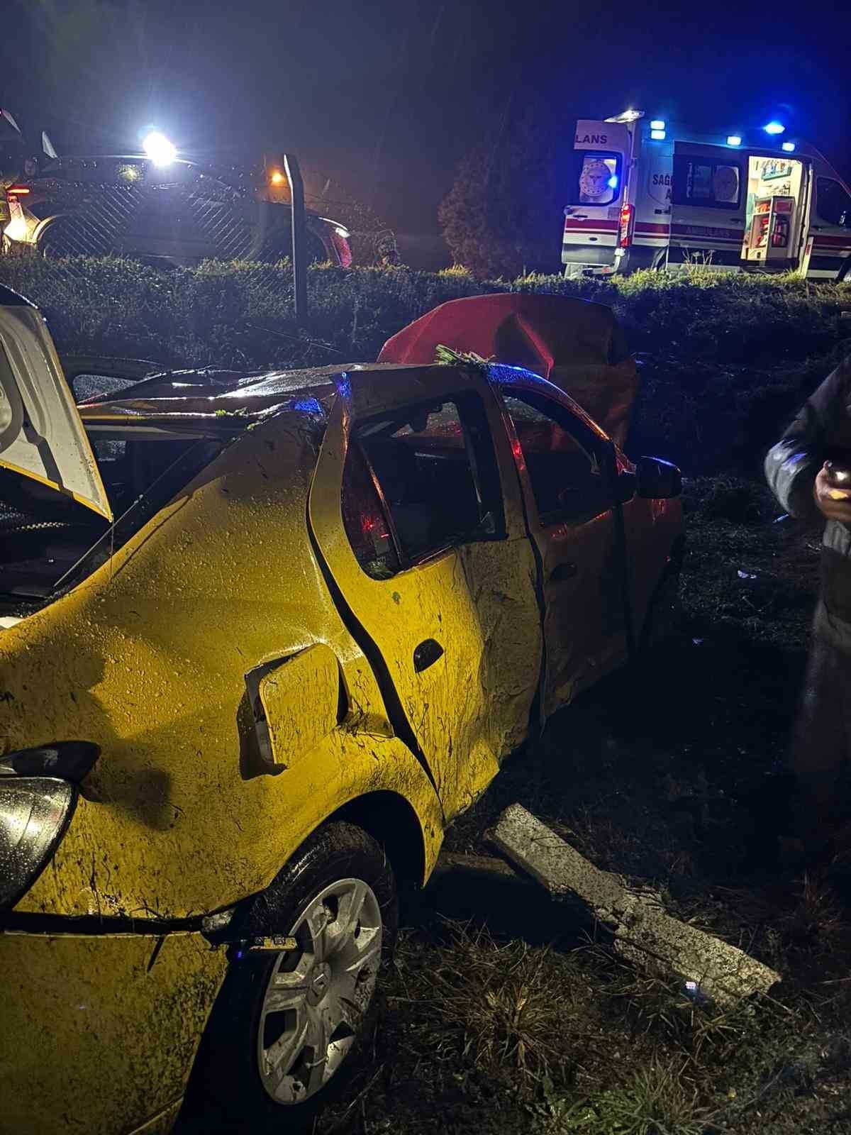 TİCARİ TAKSİ TARLAYA UÇTU: 1 YARALI