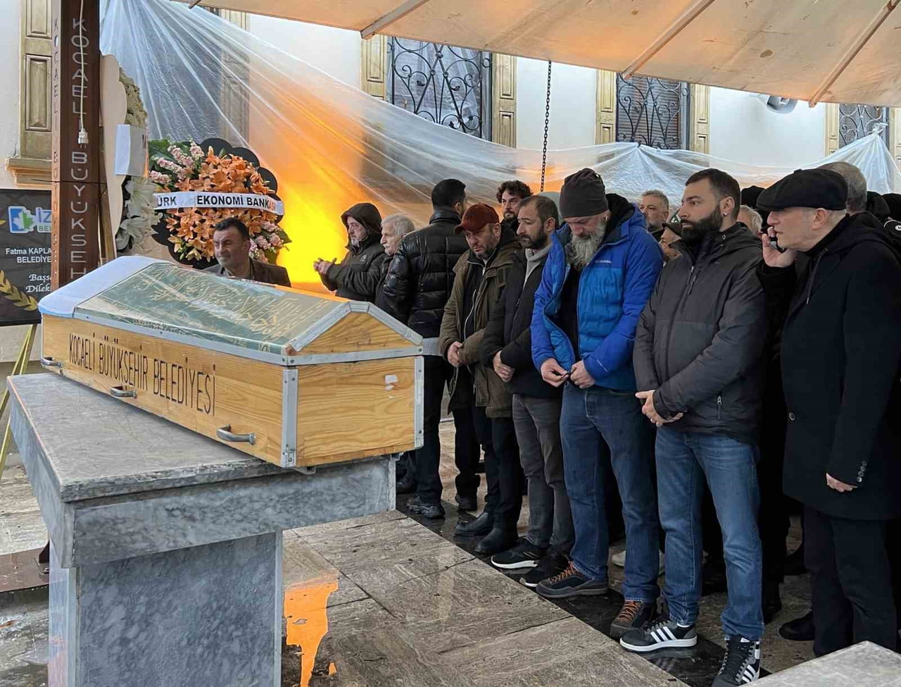 TİYATRO VE SİNEMA OYUNCUSU SERKAN KESKİN'İN HAYATINI KAYBEDEN BABASI VEHBİ KESKİN'İN CENAZESİ...