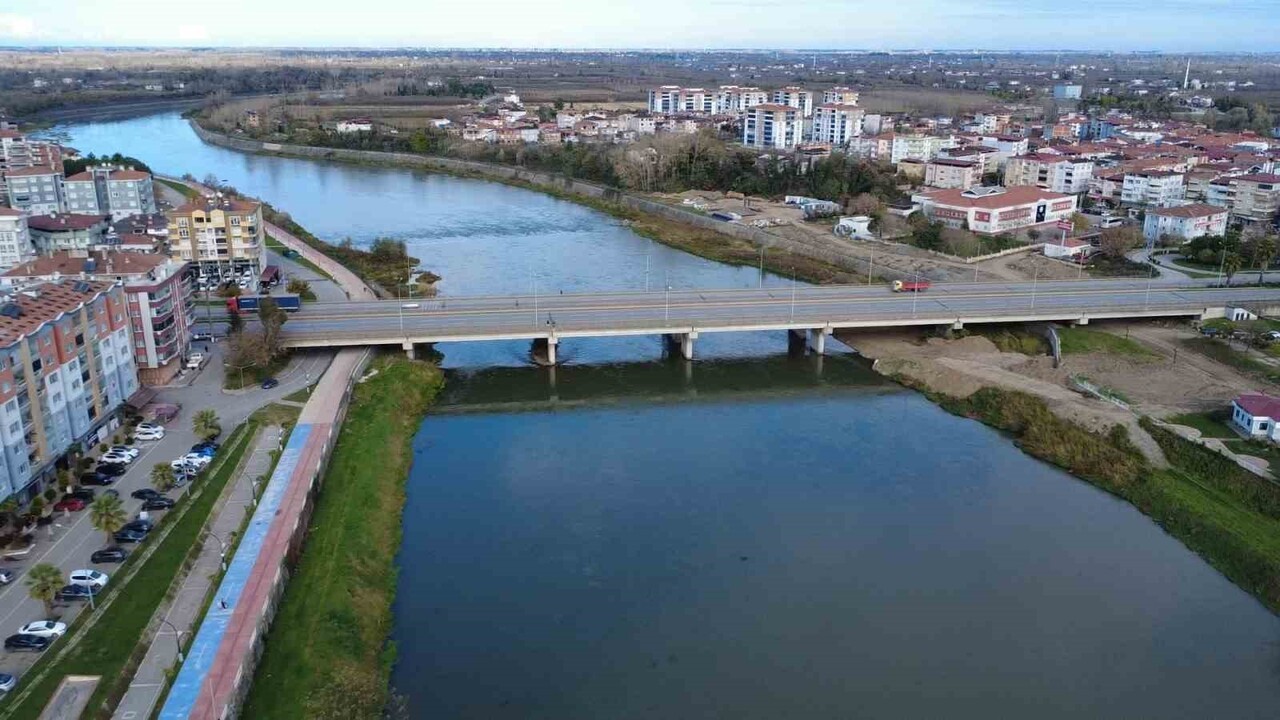 TOKAT, AMASYA İLE SAMSUN’DAN GEÇEREK KARADENİZ’E DÖKÜLEN YEŞİLIRMAK NEHRİ, YÜRÜTÜLEN BAKIM VE...