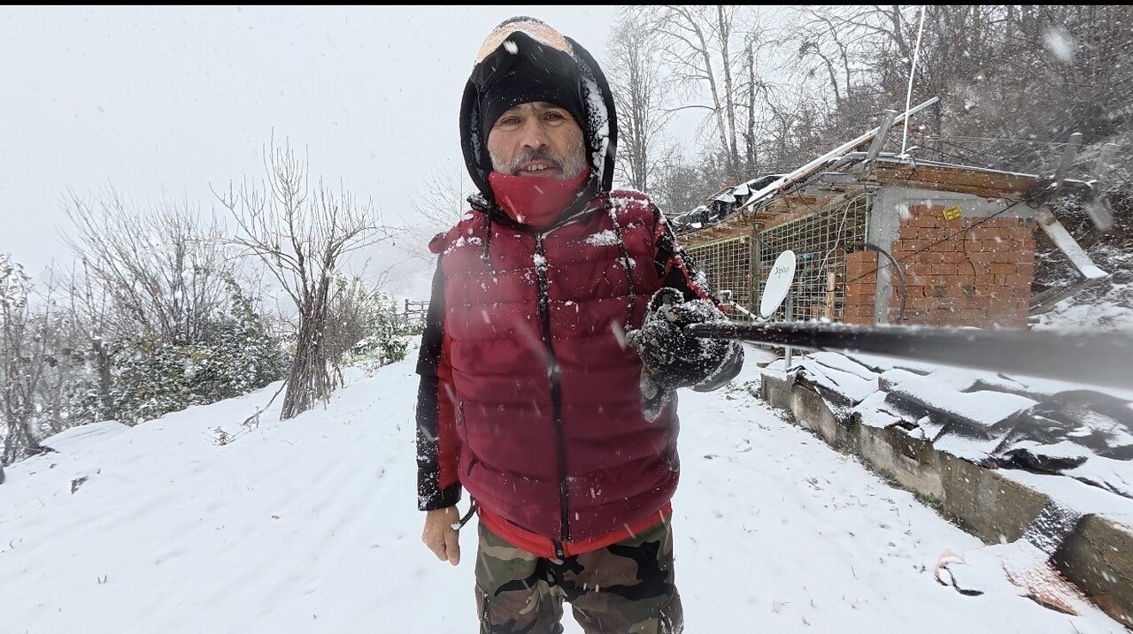 TOKAT (İHA) - TOKAT'IN BAŞÇİFTLİK İLÇESİNDE KAR YAĞIŞI ETKİLİ OLDU.