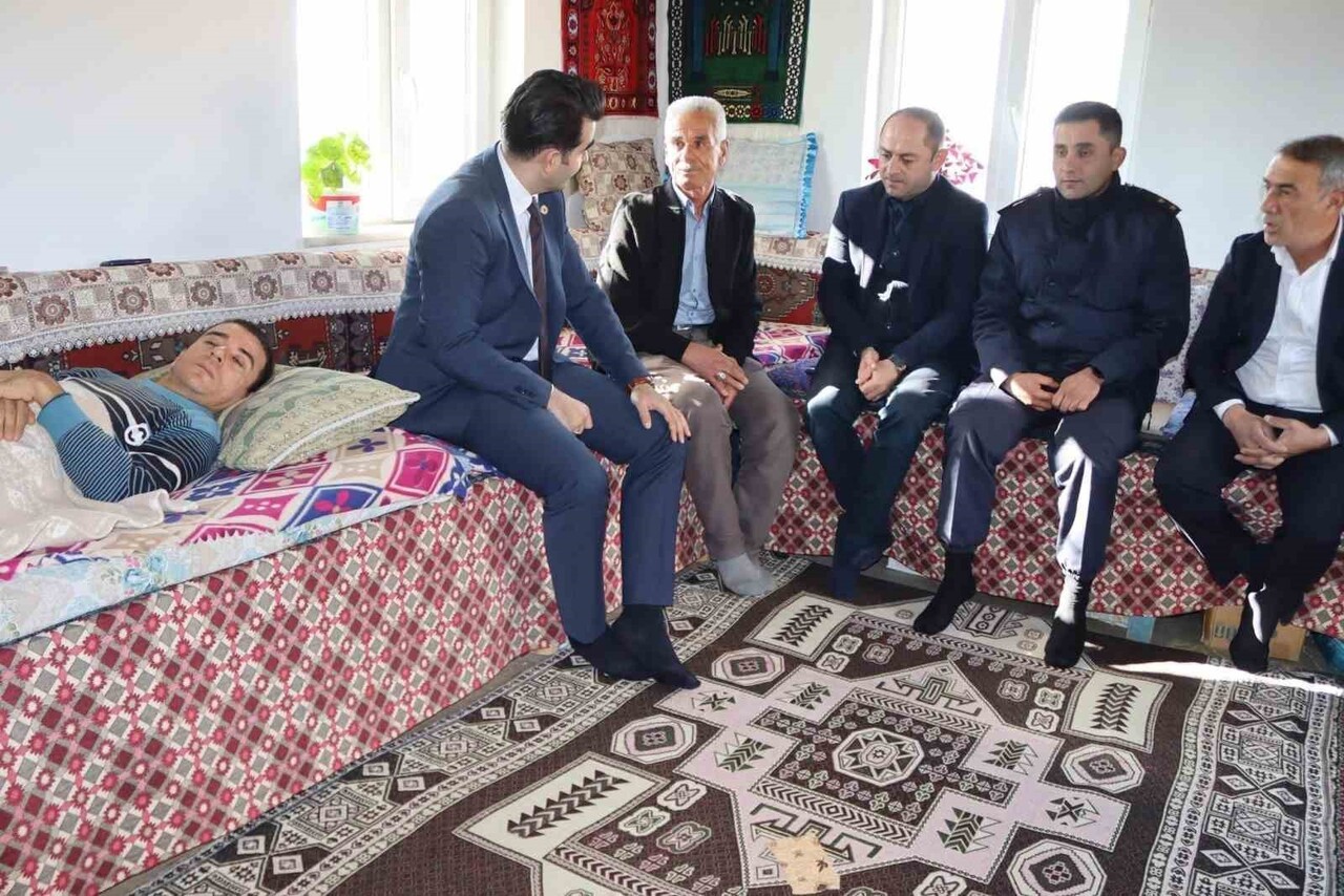 TOMARZA KAYMAKAMI SELİM ESER, 3 ARALIK DÜNYA ENGELLİLER GÜNÜ DOLAYISIYLA İLÇEDE BULUNAN ENGELLİ...