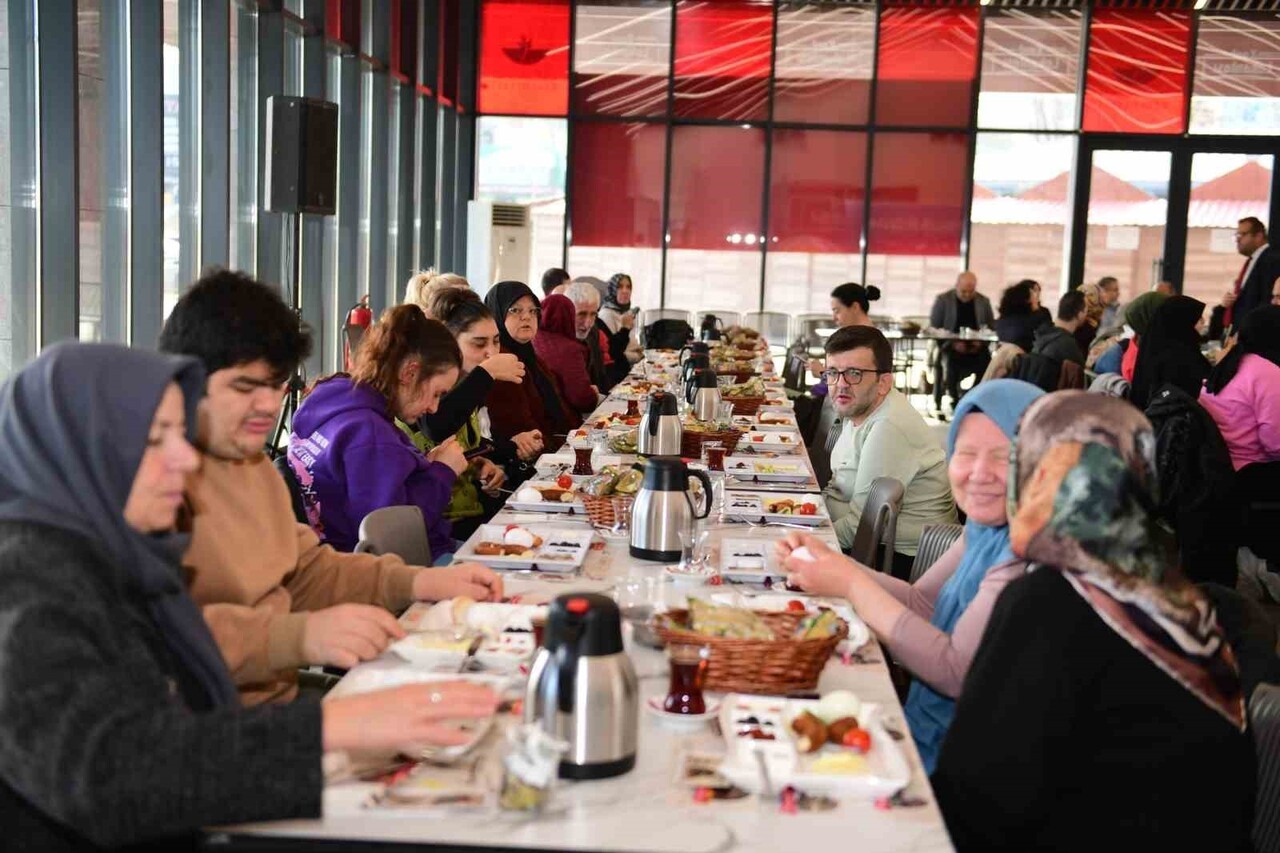 TOPLUMSAL FARKINDALIĞI ARTIRARAK ENGELLİ BİREYLERİN YAŞAMINI KOLAYLAŞTIRMA AMACIYLA ÇALIŞMALARINI...