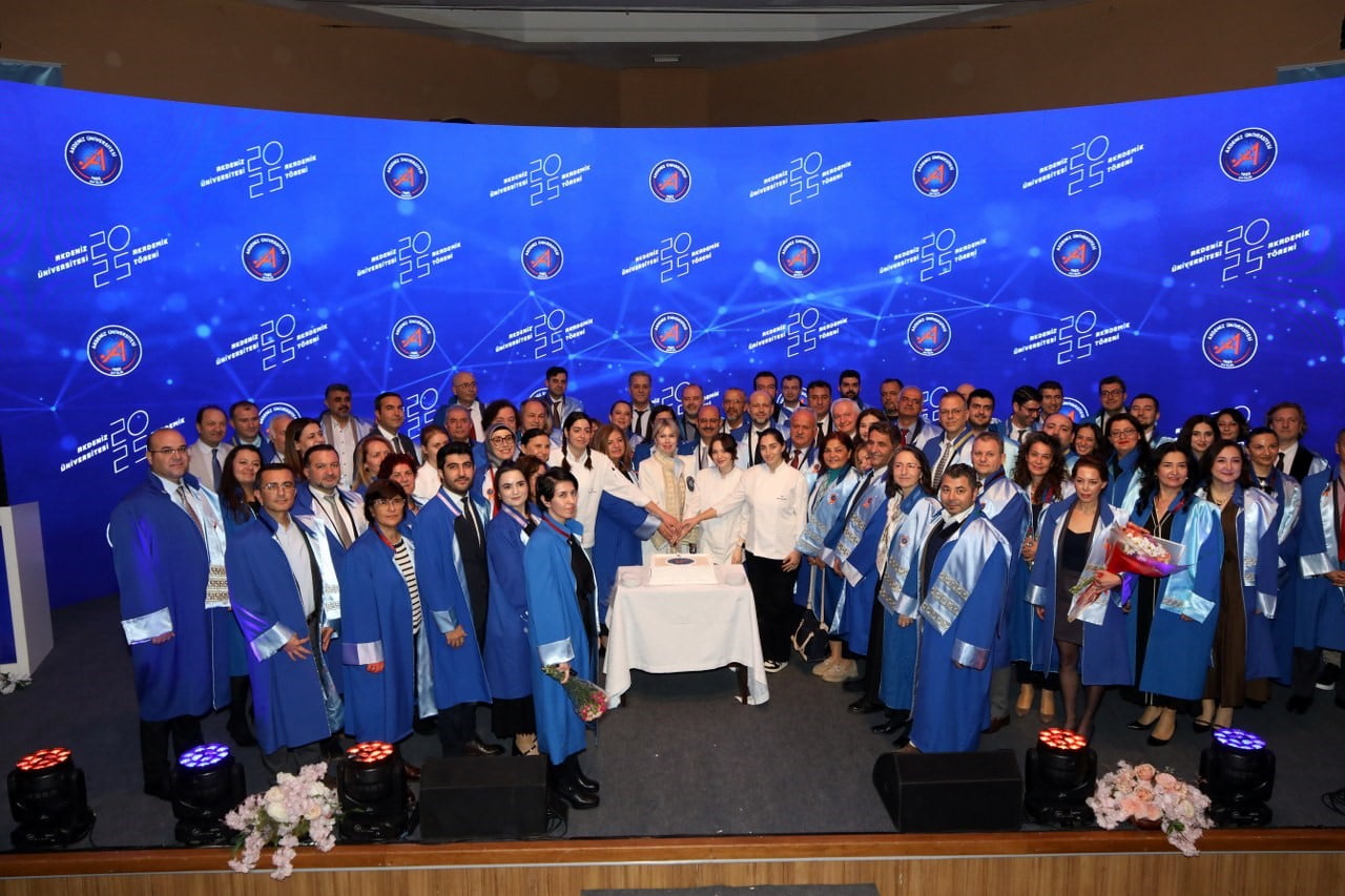 TÖREN, GASTRONOMİ TOPLULUĞU TARAFINDAN YAPILAN PASTANIN KESİMİ VE TOPLU FOTOĞRAF ÇEKİMİ İLE SONA...