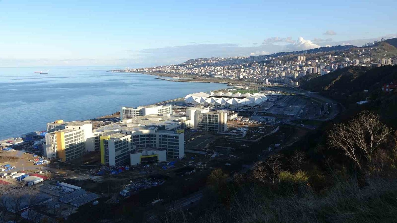 TRABZON'DA MAÇ GÜNLERİ AKYAZI STADI VE ÇEVRESİNDE YAŞANAN TRAFİK SORUNU GÜNDEMDEN...