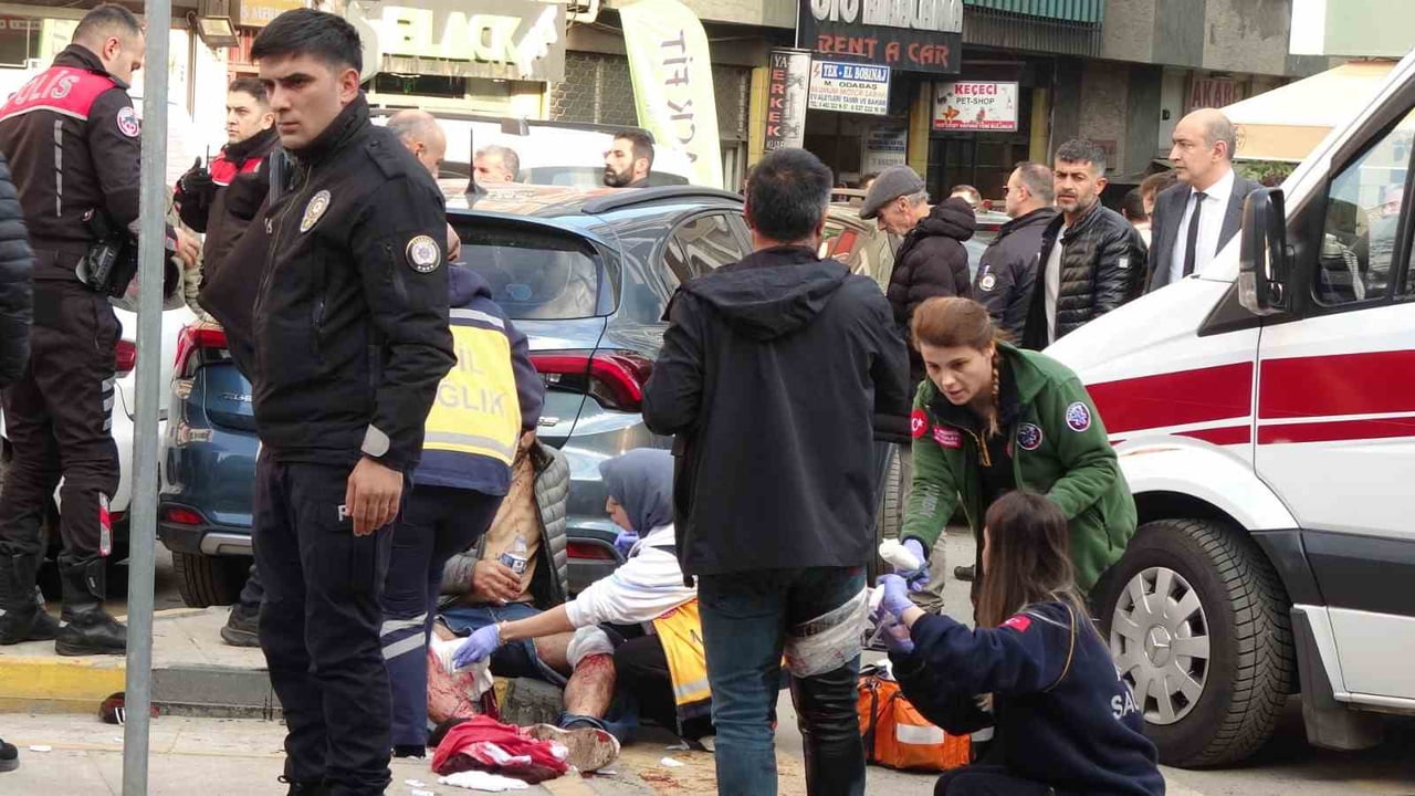 TRABZON’UN ORTAHİSAR İLÇESİNDE BUGÜN ÖĞLE SAATLERİNDE İKİ GRUP ARASINDA ÇIKAN BIÇAKLI KAVGADA İLK...