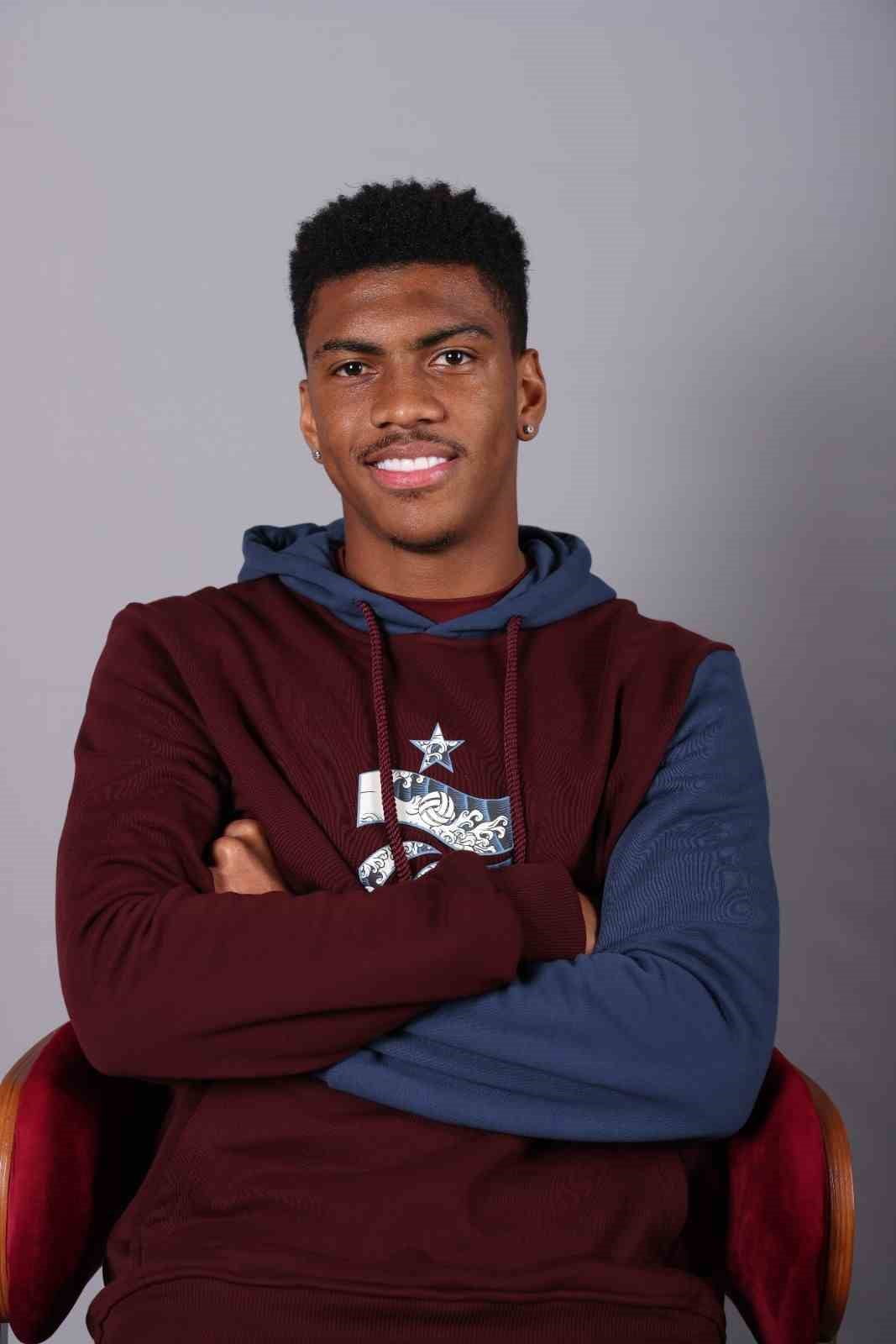 TRABZONSPOR'UN BREZİLYALI FORVETİ FELİPE AUGUSTO, ÇOCUKLUK YILLARINDA OYUN KONSOLUNDA ALDIĞI...