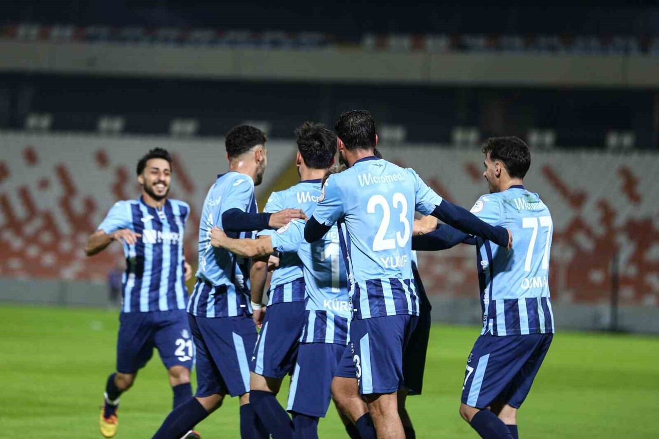 TRENDYOL 1. LİG'İN 15. HAFTASINDA ADANA DEMİRSPOR SAHASINDA KARŞILAŞTIĞI HATAYSPOR İLE 3-3...