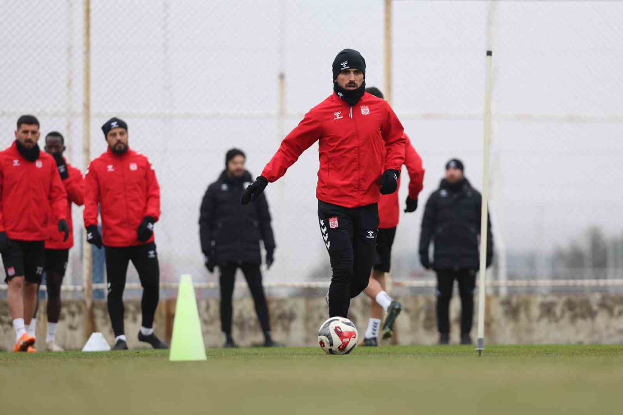 TRENDYOL 1. LİG’İN 19. HAFTASINDA SAHASINDA BANDIRMASPOR’U KONUK EDECEK OLAN ÖZBELSAN SİVASSPOR...