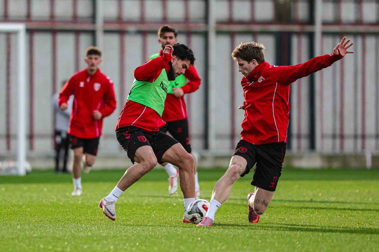 TRENDYOL SÜPER LİG'DE VE UEFA KONFERANS LİGİ'NDE OYNADIĞI SON 7 MAÇTA GALİBİYET ALAMAYAN...