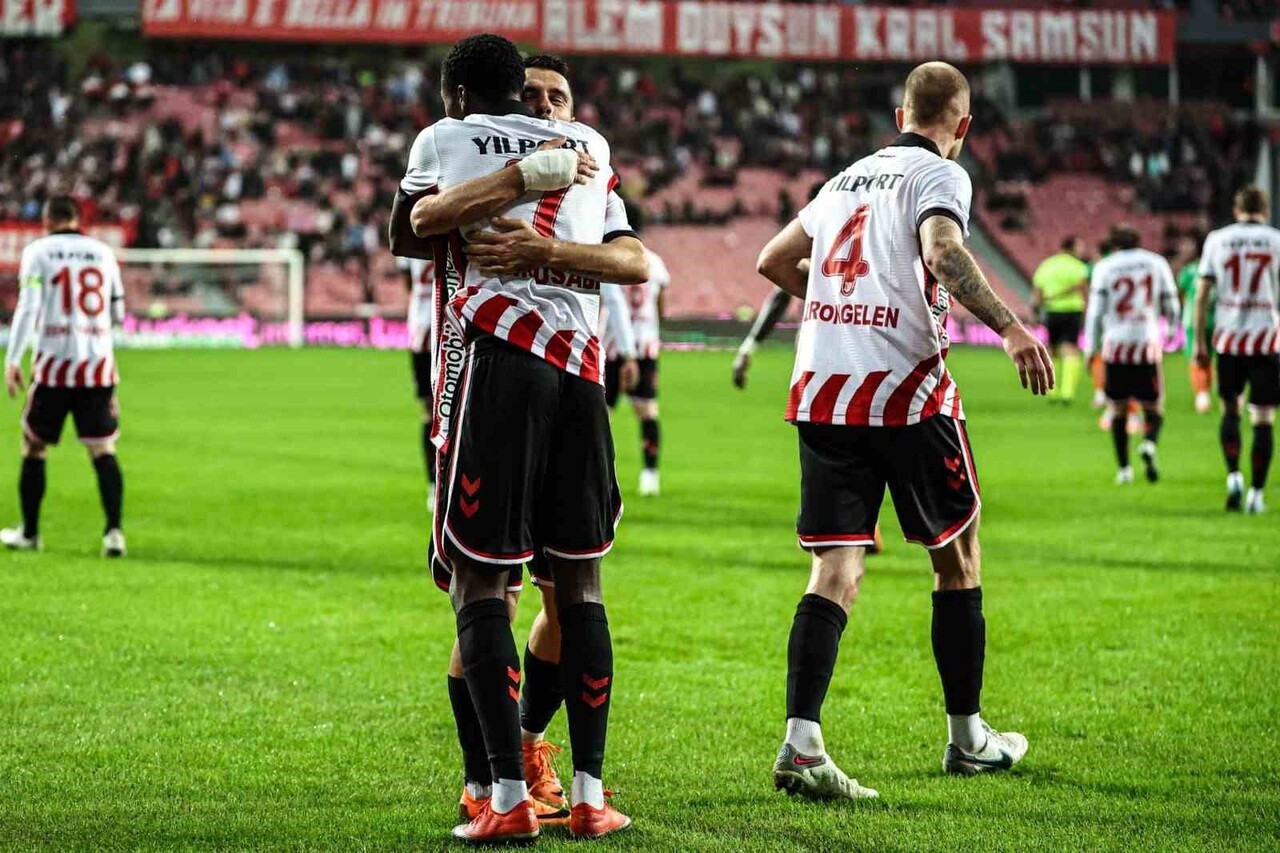 TRENDYOL SÜPER LİG'İN 14. HAFTASINDA SAMSUNSPOR, SAHASINDA ALANYASPOR İLE KARŞILAŞIYOR....