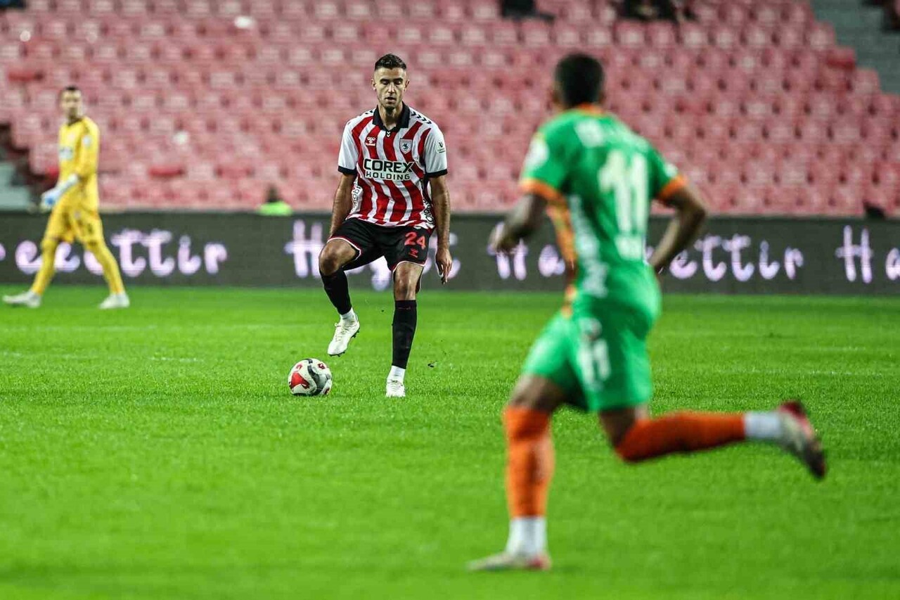 TRENDYOL SÜPER LİG'İN 14. HAFTASINDA SAMSUNSPOR, SAHASINDA ALANYASPOR İLE KARŞILAŞIYOR....