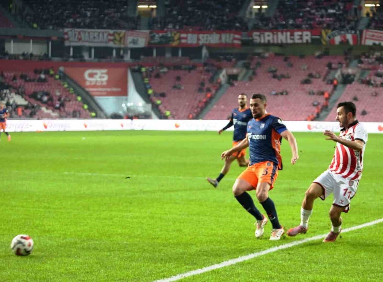 TRENDYOL SÜPER LİG'İN 16. HAFTASINDA SAMSUNSPOR, SAHASINDA RAMS BAŞAKŞEHİR İLE KARŞILAŞIYOR....