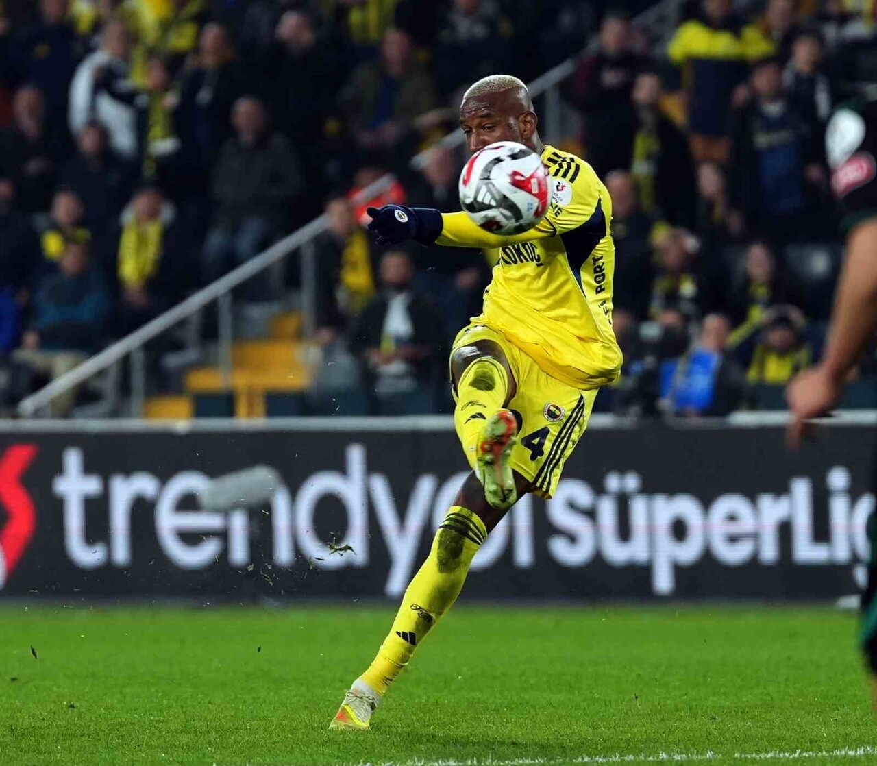 TRENDYOL SÜPER LİG’İN 16. HAFTASINDA FENERBAHÇE, SAHASINDA KARŞILAŞTIĞI KONYASPOR’U 4-0 MAĞLUP...