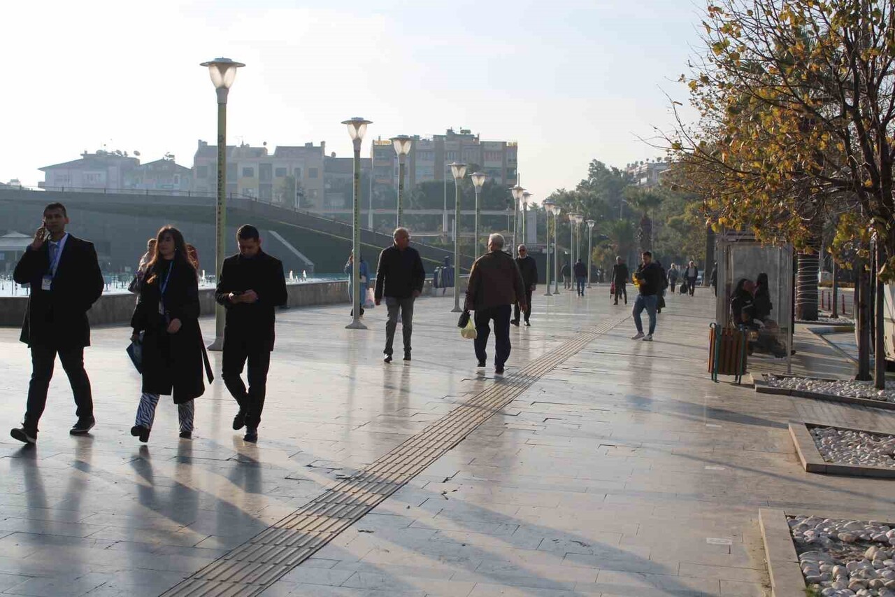 TÜİK VERİLERİNE GÖRE AYDIN’IN NÜFUSU 1 MİLYON 165 BİN 943 KİŞİ OLURKEN, EN KALABALIK YAŞ GRUBU...