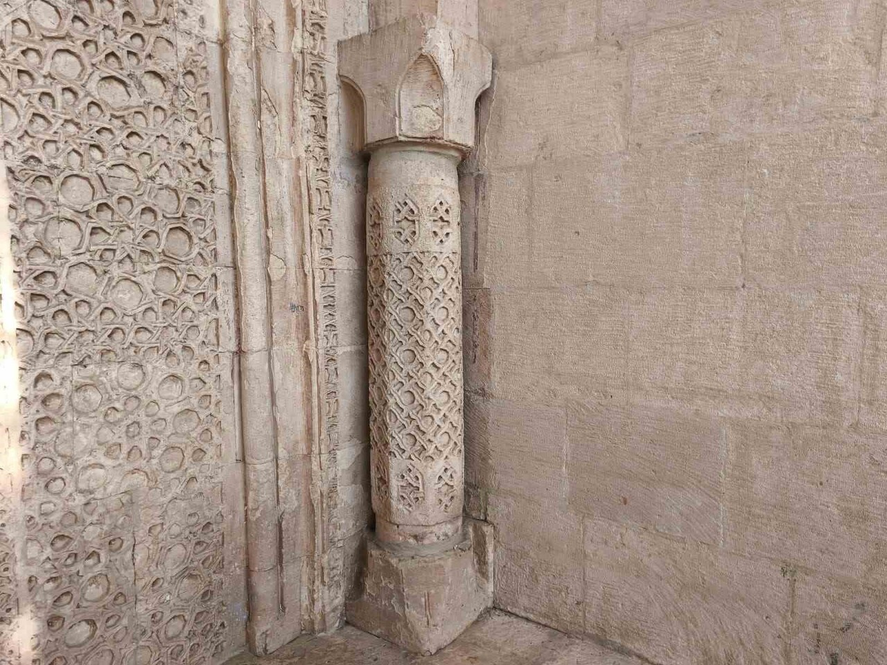 TUNCELİ'NİN ÇEMİŞGEZEK İLÇESİNDE 1404 YILINDA YAPILAN SELÇUKLU ESERİ YELMANİYE CAMİİ’NİN, DEPREM...