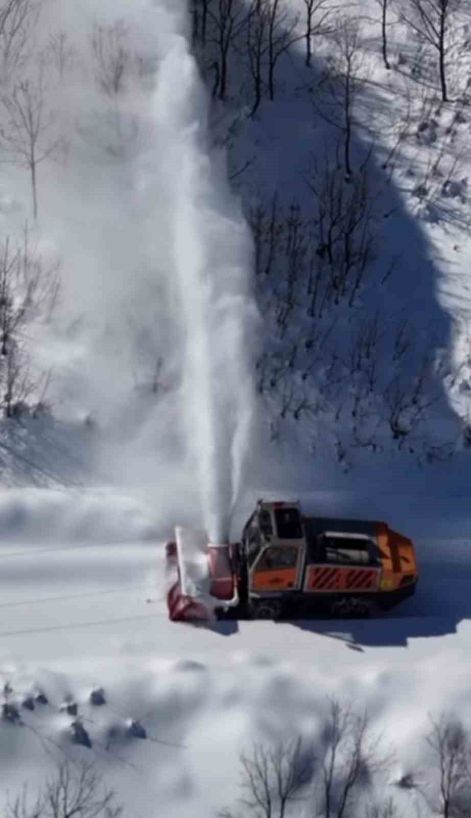 TUNCELİ’DE ETKİLİ OLAN KAR YAĞIŞIYLA BİRLİKTE 254 KÖY YOLU ULAŞIMA KAPANDI