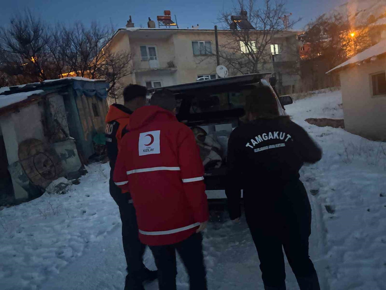 TUNCELİ’NİN PÜLÜMÜR İLÇESİNDE KIZILAY, AFAD VE GÖNÜLLÜLERİN KATILIMIYLA GERÇEKLEŞTİRİLEN...