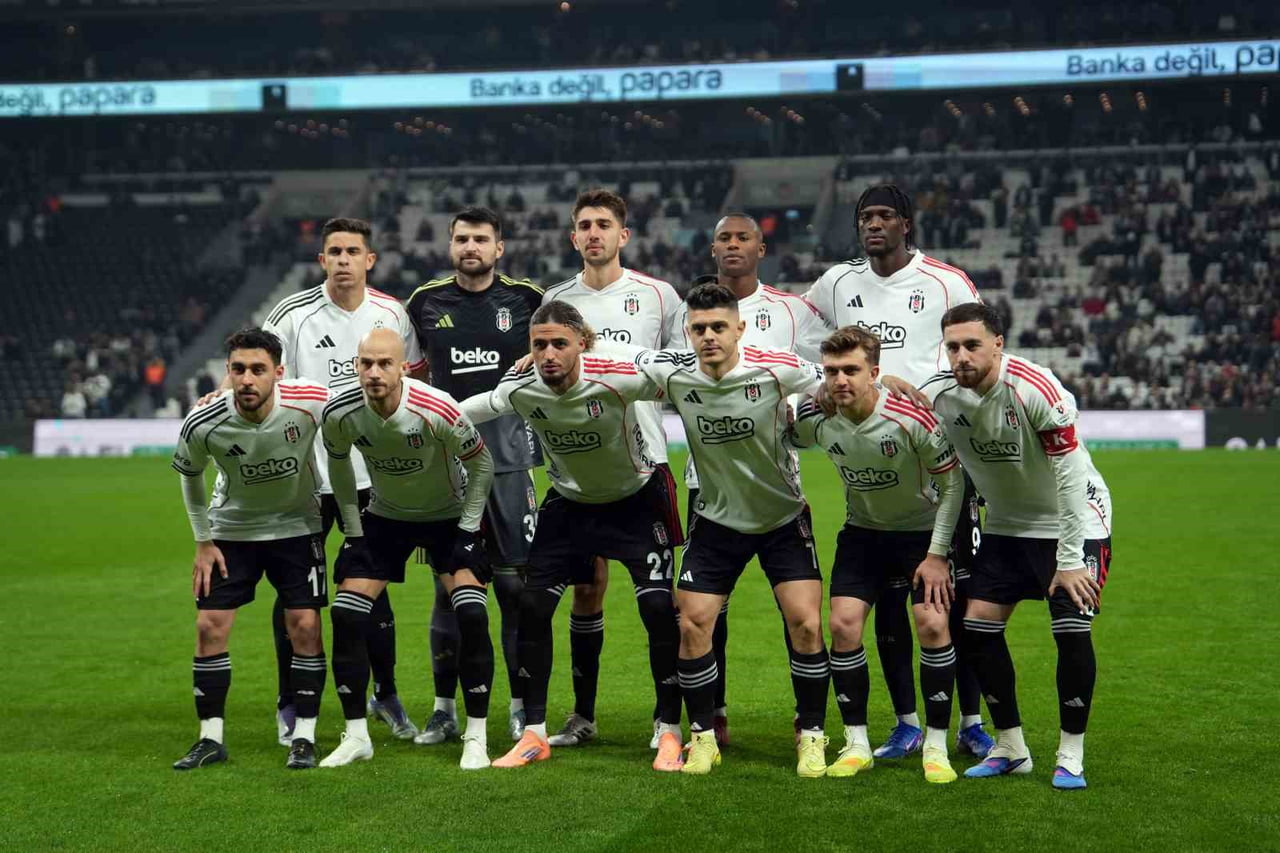 TÜPRAŞ STADI'NDAKİ MÜCADELEDE SİYAH-BEYAZLI EKİP; ERSİN DESTANOĞLU, TAYLAN BULUT, GABRİEL...