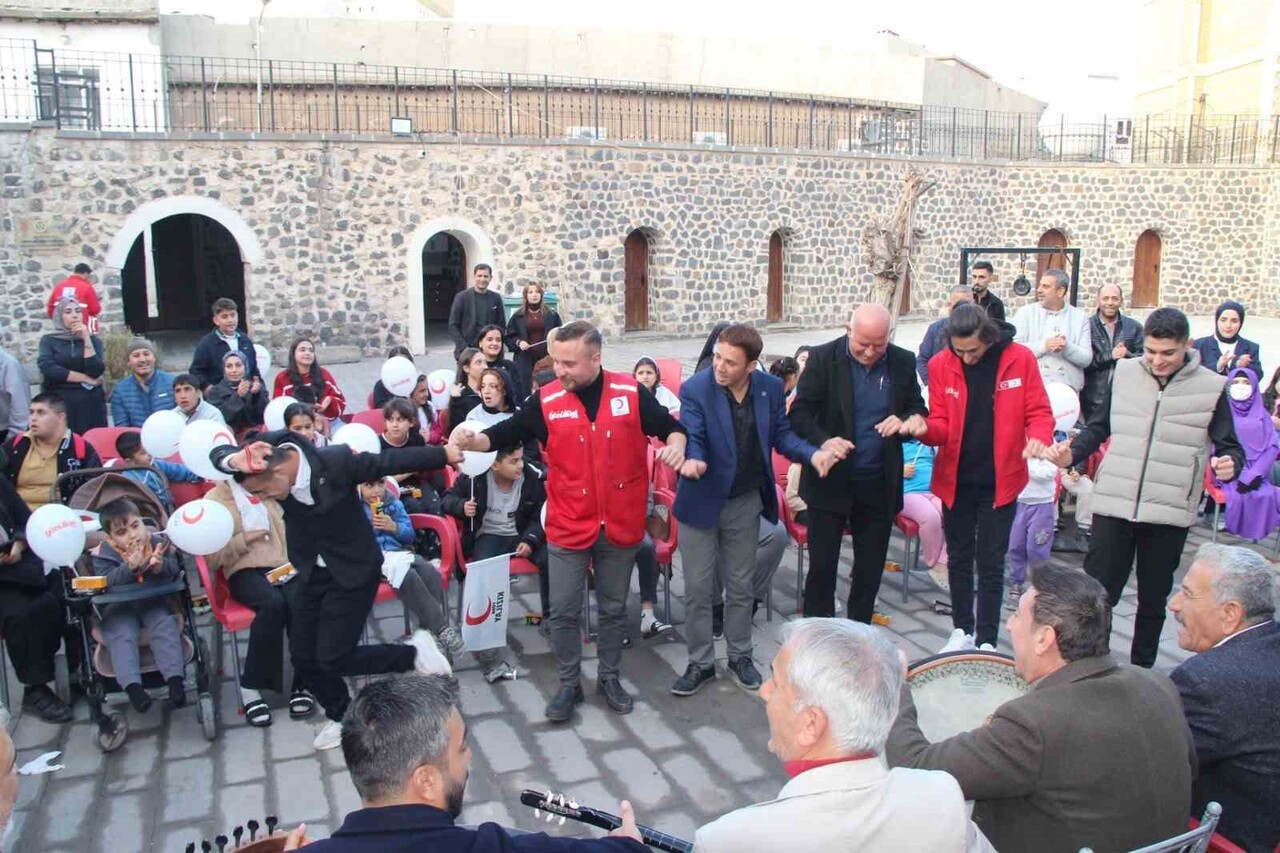 TÜRK KIZILAY'INDAN CİZRE'DE ENGELLİLERE ANLAMLI ETKİNLİK