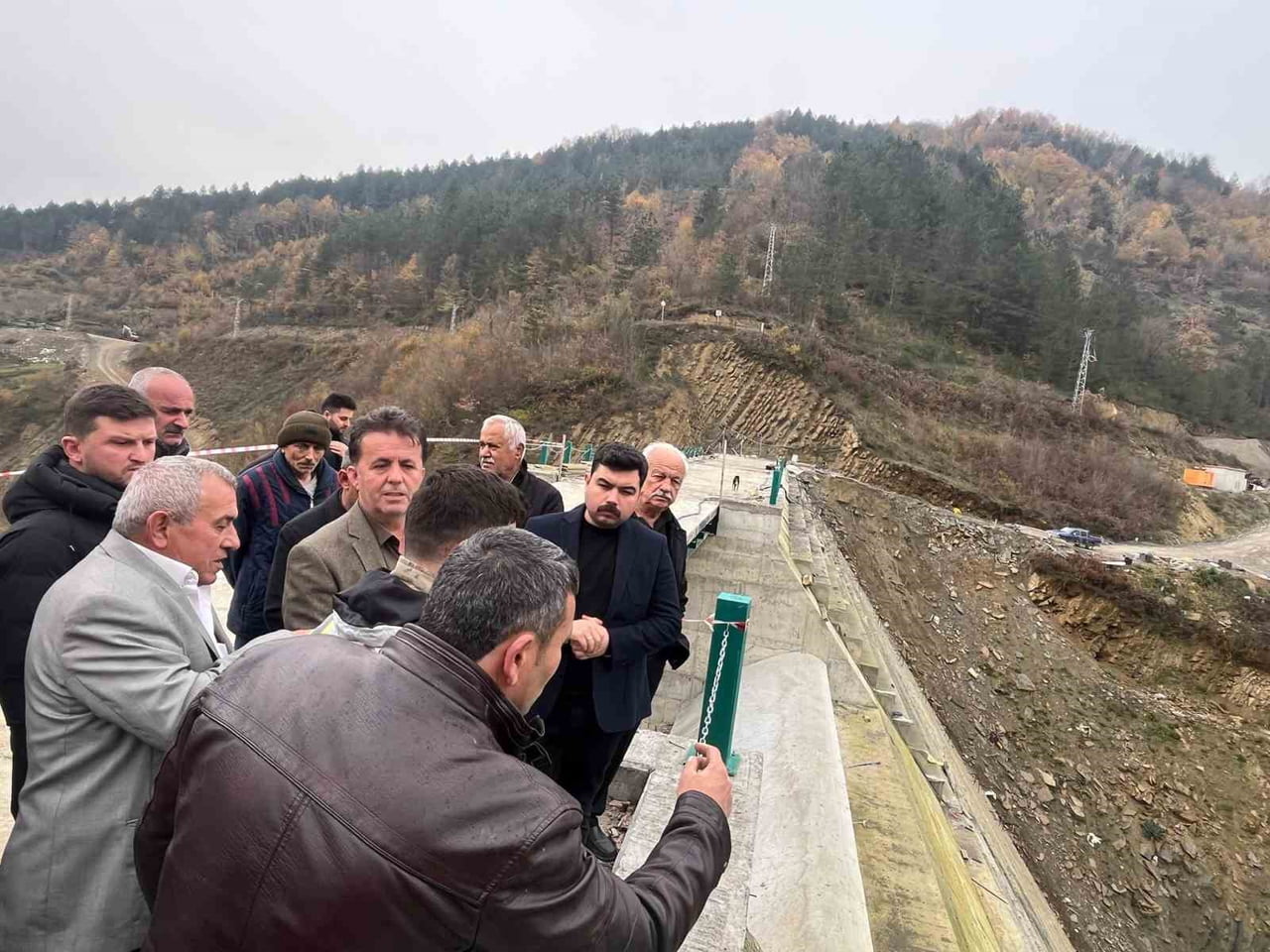 TÜRKELİ’DE ZİMARİ GÖLETİ MASAYA YATIRILDI TÜRKELİ KAYMAKAMI CEZMİ KANDEMİR, BELEDİYE BAŞKANI...
