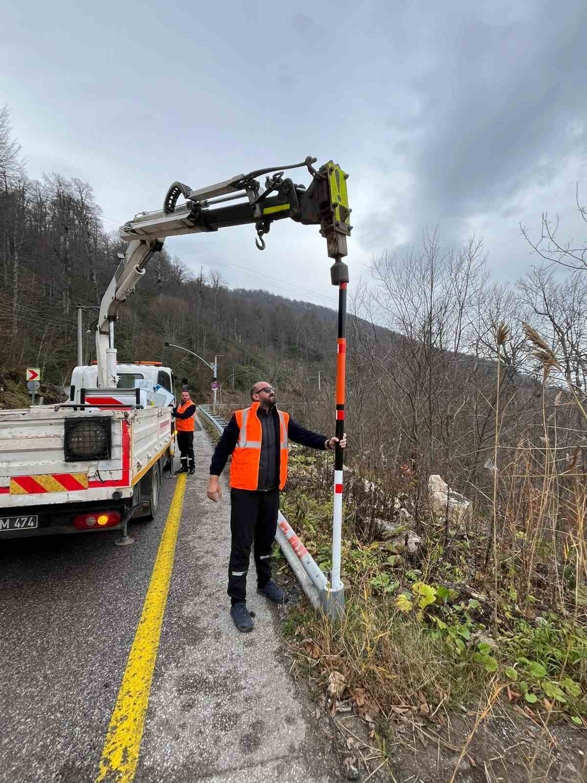 TÜRKİYE'NİN ÖNEMLİ KIŞ TURİZMİ DESTİNASYONLARINDAN KARTEPE'DE, KAYAK MERKEZİNE ULAŞIMI SAĞLAYAN...