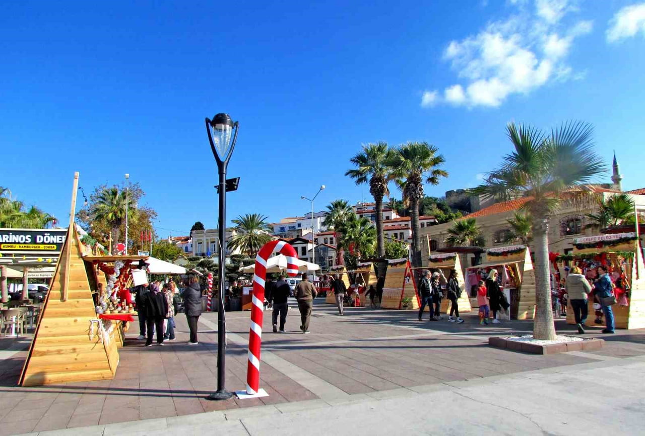 TÜRKİYE'NİN ÖNEMLİ TURİZM MERKEZLERİNDEN BİRİ OLAN İZMİR'İN ÇEŞME İLÇESİNDE, YILBAŞI ÖNCESİ...