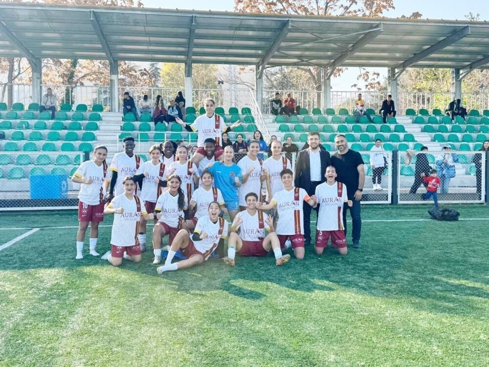 TÜRKİYE 1. KADINLAR FUTBOL LİGİ A GRUBU’NDA İLK 5 HAFTAYI NAMAĞLUP GEÇEN KAYSERİ KADIN FK, YARIN...