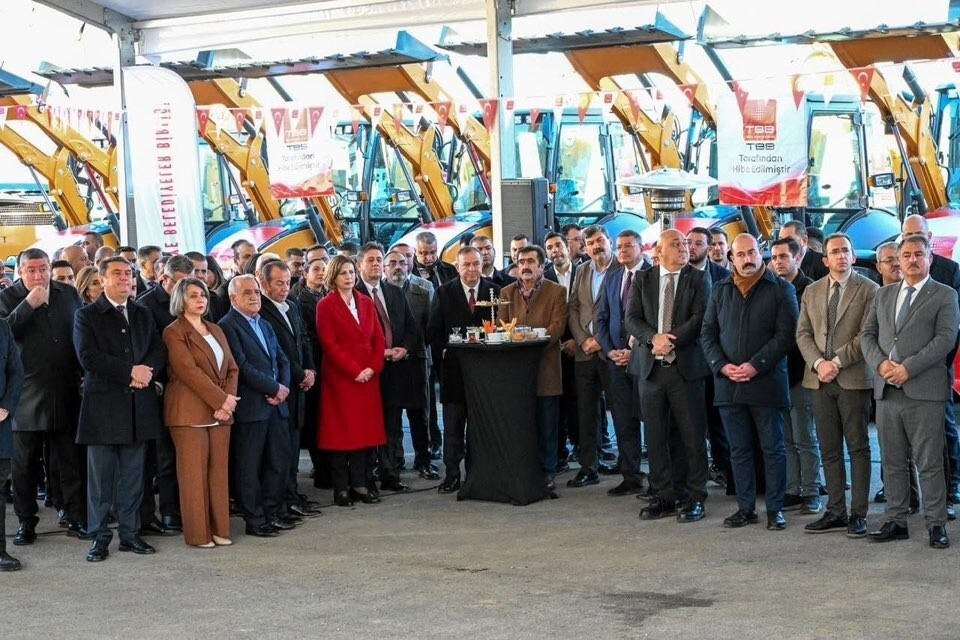 TÜRKİYE BELEDİYELER BİRLİĞİ (TBB) TARAFINDAN BEYAĞAÇ BELEDİYESİNE HİBE EDİLEN KAMYONETİ BEYAĞAÇ...